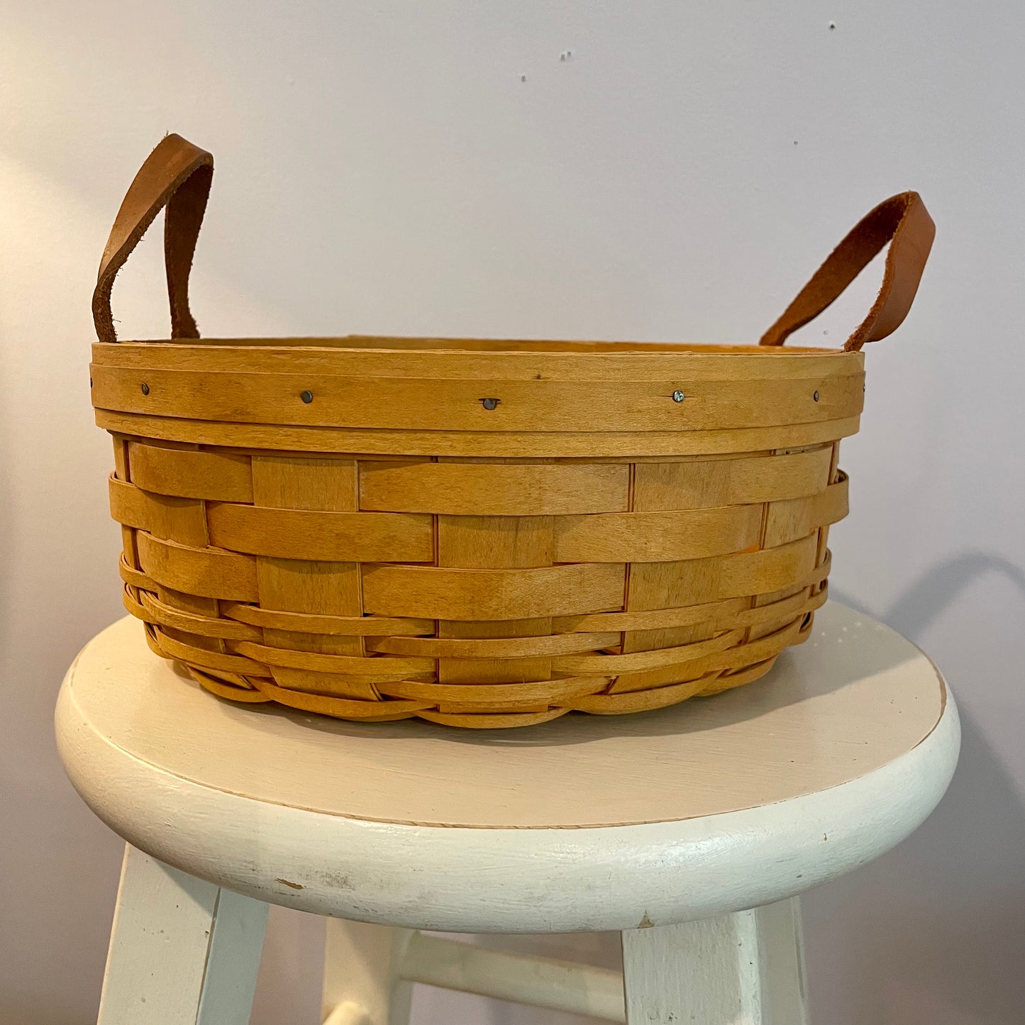 1999 Longaberger 9.5” Round Picnic Basket with Leather Handles